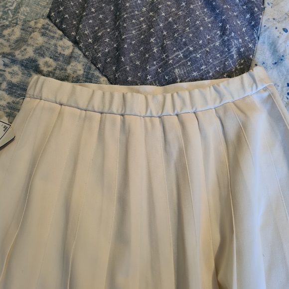 Cream Color Hawksley & Wight Woolmark Pleated Classic Skirt. Size 10-12 - Picture 6 of 11